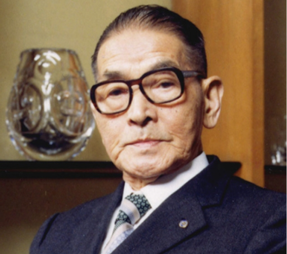 Portrait of Kozo Kagami, founder of Kagami Crystal