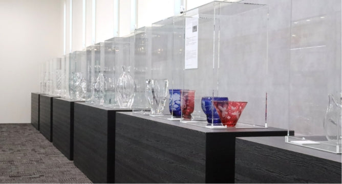 Works by glass artists of the era of Kozo Kagami on display