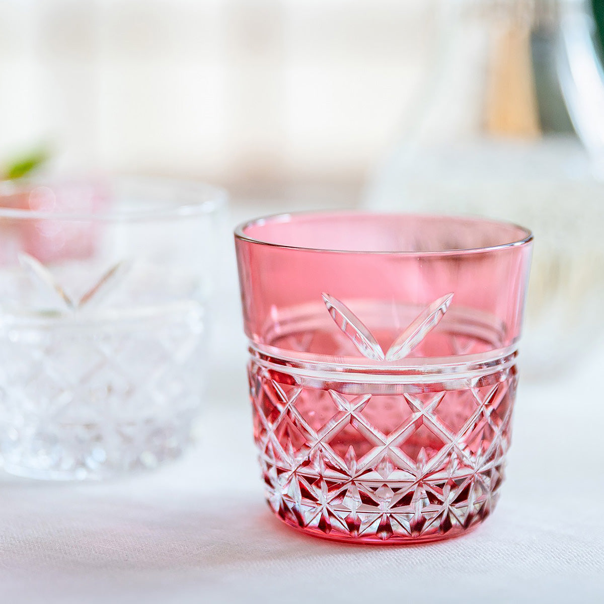 花瓶(KAGAMI CRYSTAL) SAKE CUP] PAIR OF SAKE CUPS CHINESE ZODIAC – HORSE | EDO KIRIKO